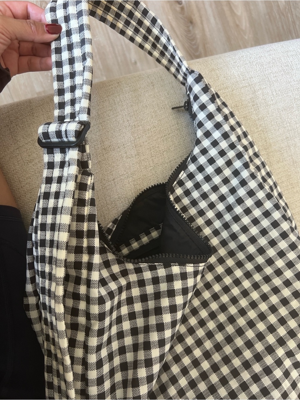 BAGGU Gingham Large Nylon Shoulder Bag - Picture 4 of 4